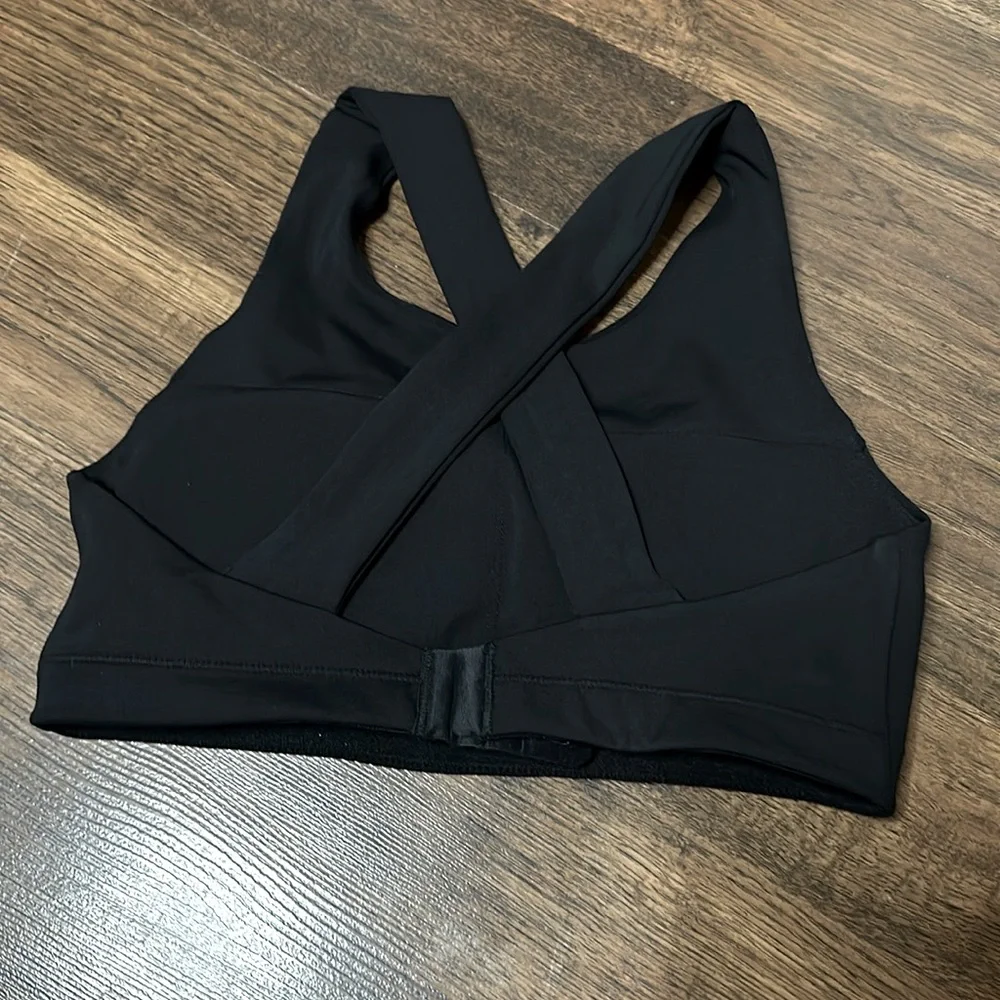 NWT MONO B Criss Cross Adjustable‎ Sports Bra